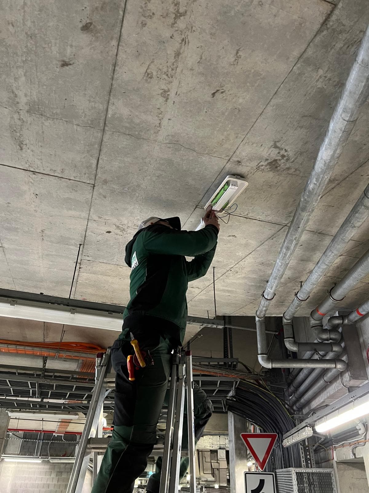Technik při realizaci elektroinstalace